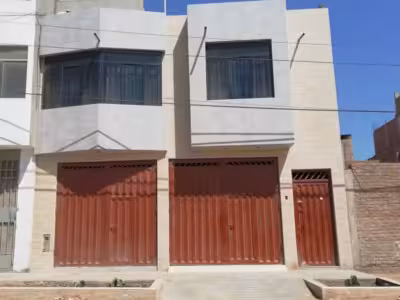 Remato casa de 2 pisos en Chiclayo